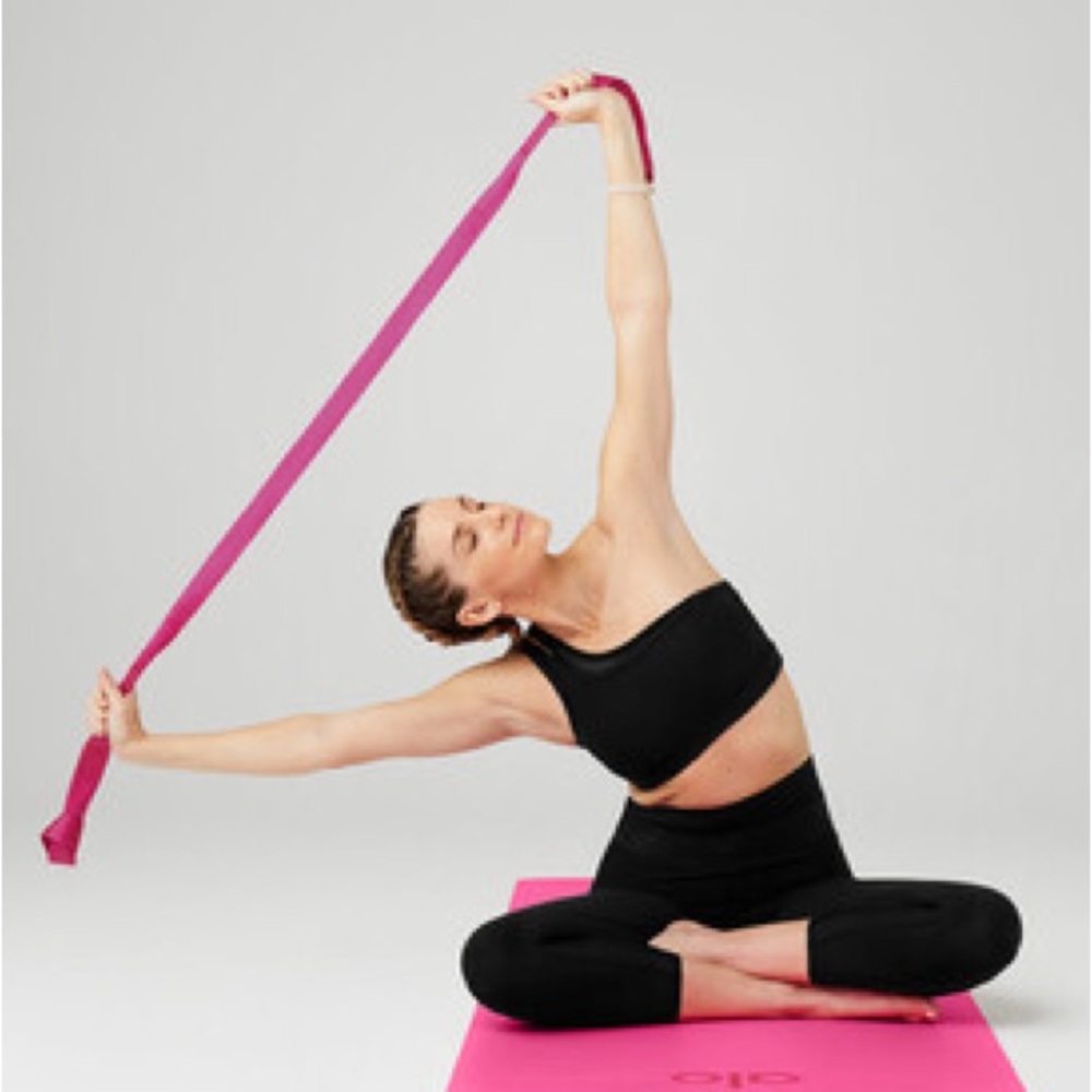 alo yoga Duality yoga strap- Soft Mauve - Picture 5 of 9